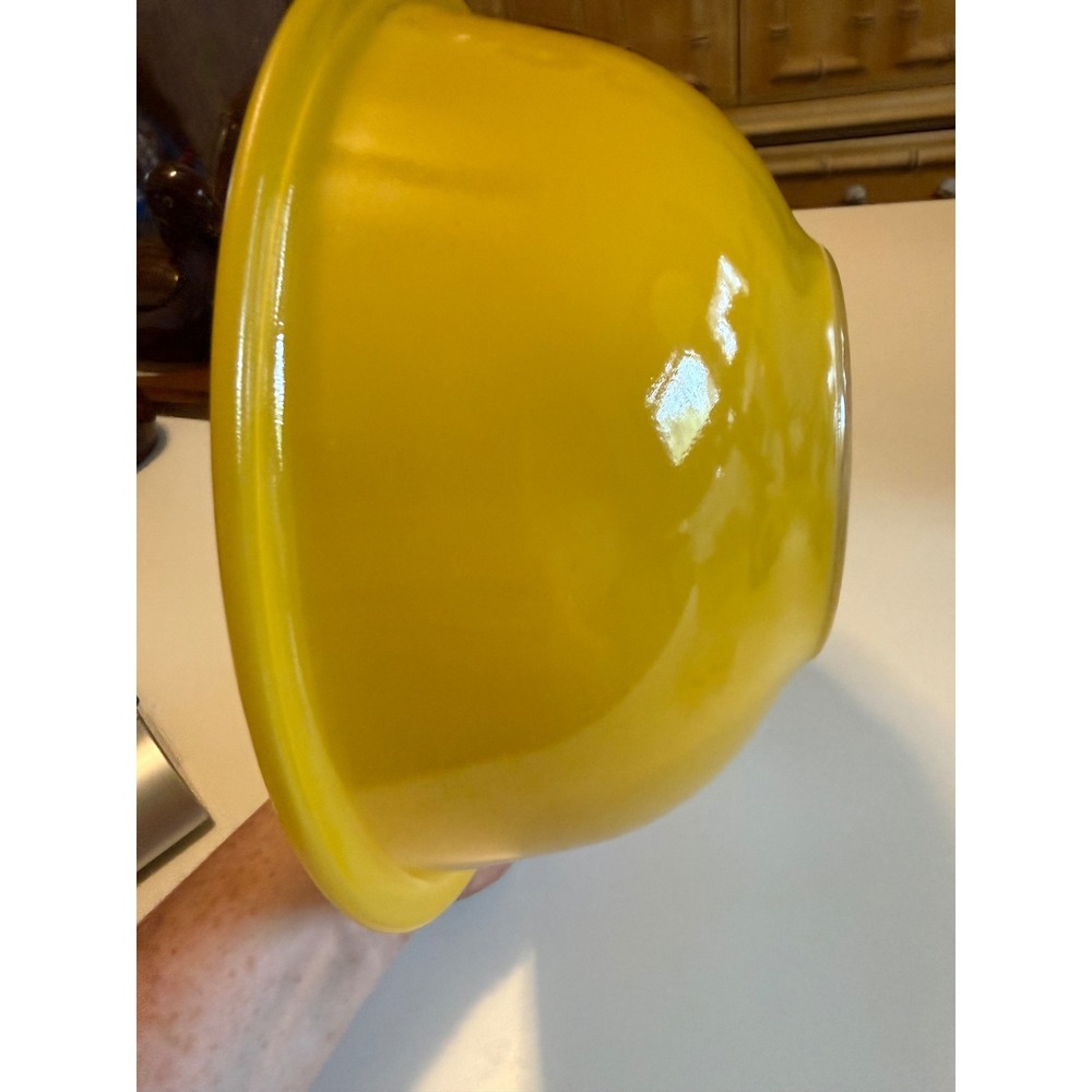 Vintage Pyrex 323 Yellow Mixing Bowl 1.5L Round Glass Nesting Bowl Made in USA - Picture 5 of 6